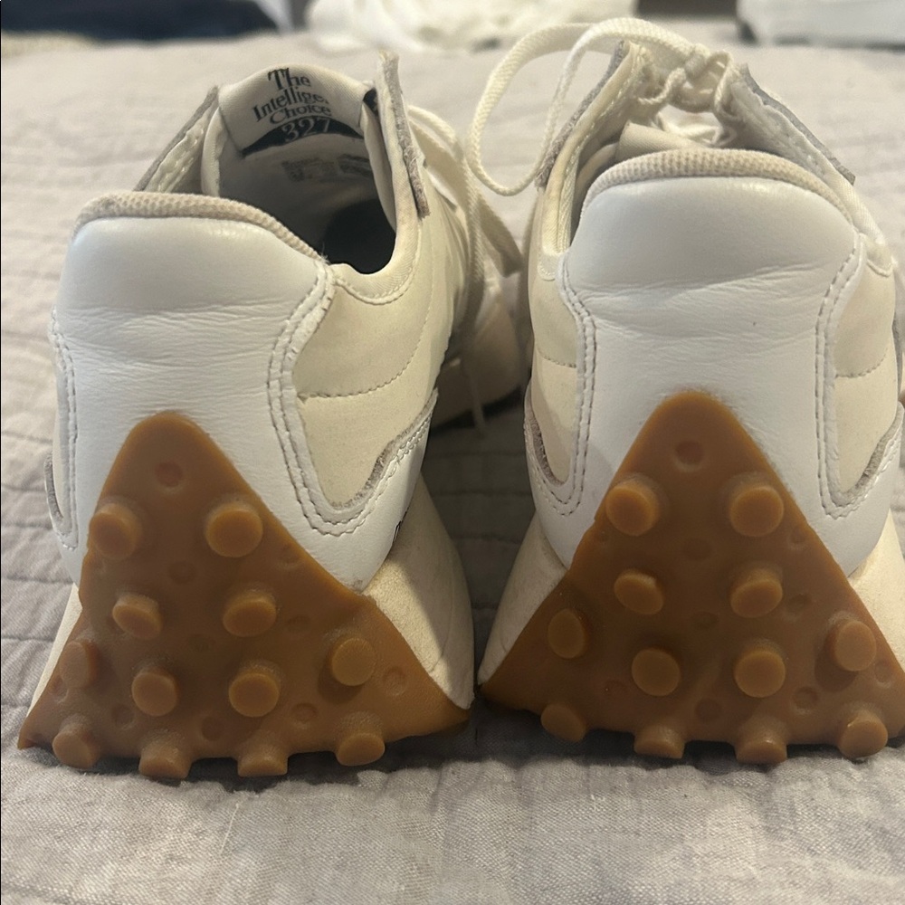 New Balance White and Cream Sneakers size 8.5 - Picture 4 of 6